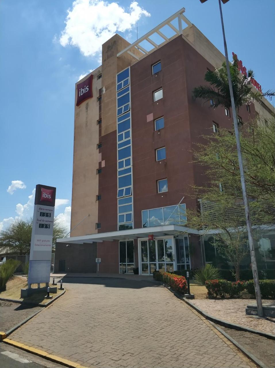 Hotel Ibis Lins Luaran gambar